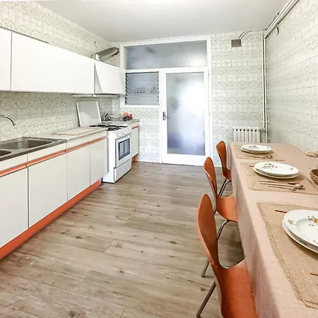Lovely In Shared Gracia Neighborhood Apartment