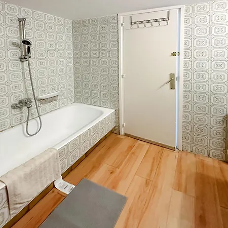Lovely In Shared Gracia Neighborhood Apartment