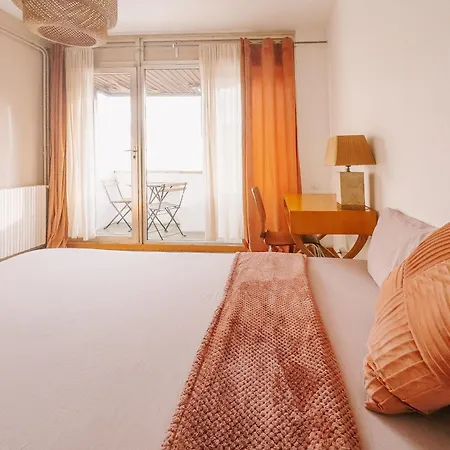 Lovely In Shared Gracia Neighborhood Apartment Barcelona