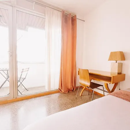 Lovely In Shared Gracia Neighborhood Apartment