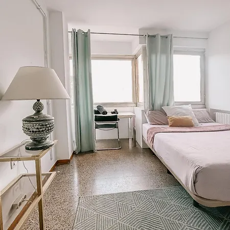 Lovely In Shared Gracia Neighborhood Apartment