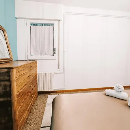 Lovely In Shared Gracia Neighborhood Apartment Barcelona